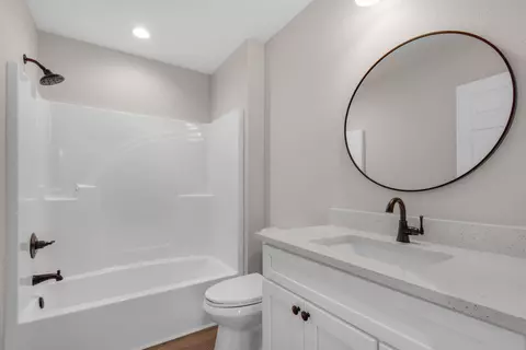 Bath - 5432 Bayleaf Dr, Crestview, FL 32539 photo 2 of 2