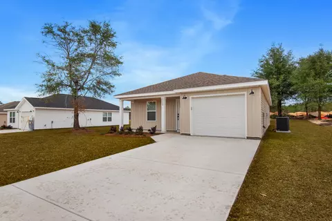 Exterior - 5432 Bayleaf Dr, Crestview, FL 32539 photo 3 of 6
