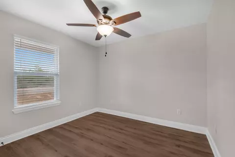 Bedroom - 5432 Bayleaf Dr, Crestview, FL 32539 photo 5 of 6
