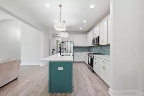 Kitchen - 24 Brighton Cv, Freeport, FL 32439 photo 6 of 6
