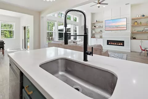 Kitchen - 24 Brighton Cv, Freeport, FL 32439 photo 5 of 6