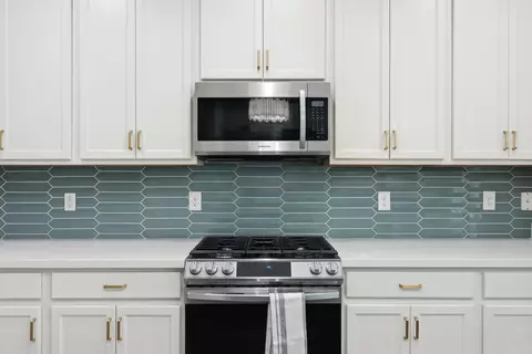 Kitchen - 24 Brighton Cv, Freeport, FL 32439 photo 3 of 6