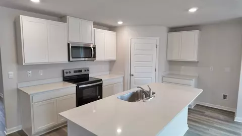 Kitchen - 4427 Marine Loop, Crestview, FL 32539 photo 2 of 4