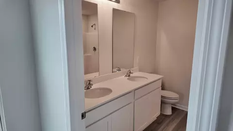Bath - 4427 Marine Loop, Crestview, FL 32539 photo 1 of 4