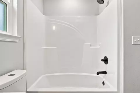 Bath - 5429 Bayleaf Dr, Crestview, FL 32539 photo 6 of 6