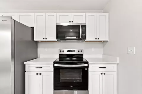 Kitchen - 5429 Bayleaf Dr, Crestview, FL 32539 photo 2 of 4