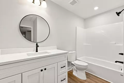 Bath - 5429 Bayleaf Dr, Crestview, FL 32539 photo 1 of 6