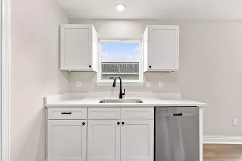 Kitchen - 5429 Bayleaf Dr, Crestview, FL 32539 photo 1 of 4