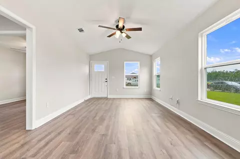 Living - 5429 Bayleaf Dr, Crestview, FL 32539 photo 4 of 4