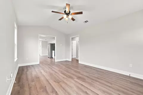Living - 5429 Bayleaf Dr, Crestview, FL 32539 photo 2 of 4