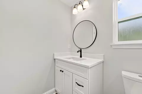Bath - 5429 Bayleaf Dr, Crestview, FL 32539 photo 5 of 6