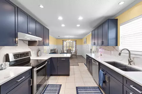 Kitchen - 310 Liriope Loop, Destin, FL 32541 photo 4 of 5