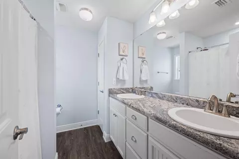 Bath - 802 W Wright St, Pensacola, FL 32501 photo 4 of 4