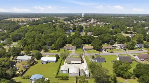 View/Area - 220 W Walker Cir, Crestview, FL 32539 photo 9 of 13