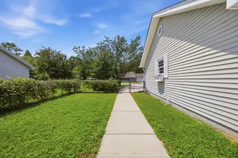 Exterior - 220 W Walker Cir, Crestview, FL 32539 photo 11 of 16