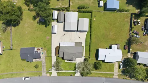 View/Area - 220 W Walker Cir, Crestview, FL 32539 photo 3 of 13