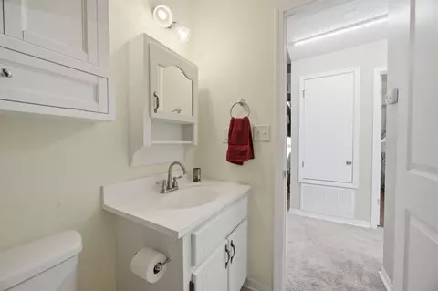 Bath - 220 W Walker Cir, Crestview, FL 32539 photo 7 of 7