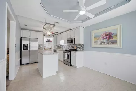 Kitchen - 220 W Walker Cir, Crestview, FL 32539 photo 2 of 4
