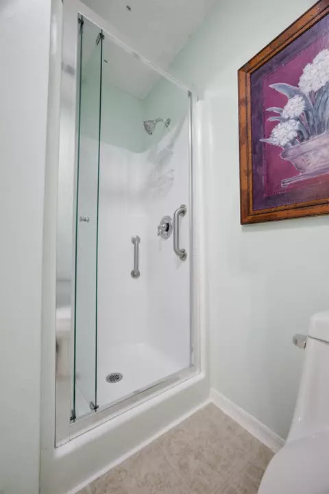 Bath - 220 W Walker Cir, Crestview, FL 32539 photo 4 of 7