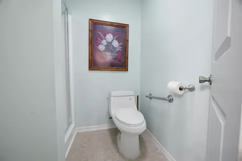 Bath - 220 W Walker Cir, Crestview, FL 32539 photo 3 of 7
