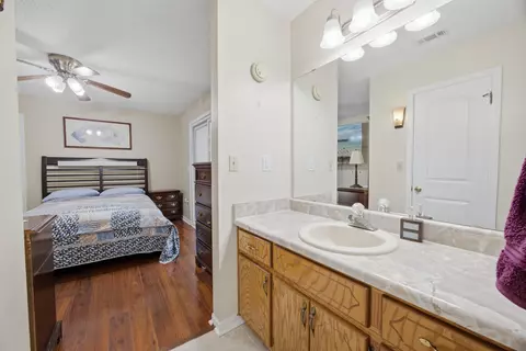 Bedroom - 220 W Walker Cir, Crestview, FL 32539 photo 4 of 7