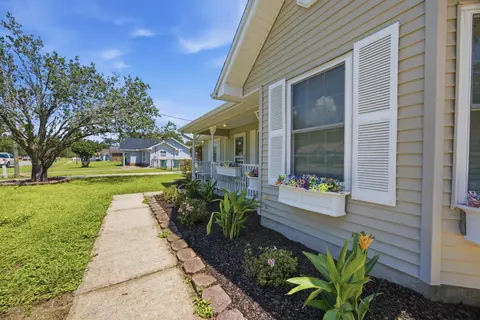 Other - 220 W Walker Cir, Crestview, FL 32539 photo 1 of 30