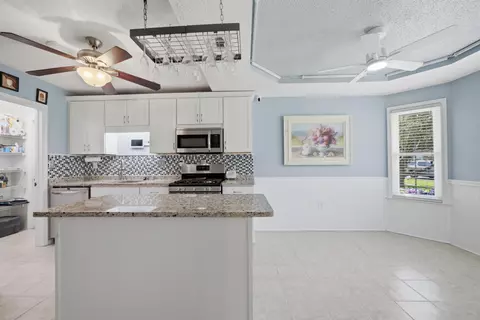 Kitchen - 220 W Walker Cir, Crestview, FL 32539 photo 1 of 4