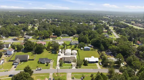View/Area - 220 W Walker Cir, Crestview, FL 32539 photo 10 of 13