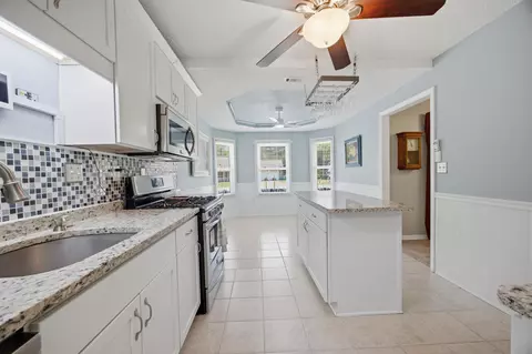 Kitchen - 220 W Walker Cir, Crestview, FL 32539 photo 4 of 4
