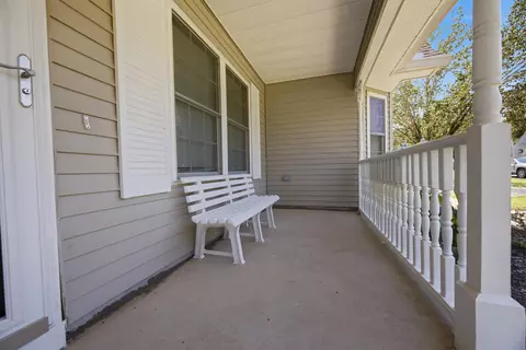 Exterior - 220 W Walker Cir, Crestview, FL 32539 photo 6 of 16