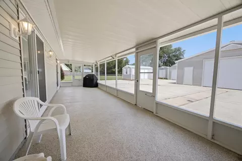 Exterior - 220 W Walker Cir, Crestview, FL 32539 photo 7 of 16