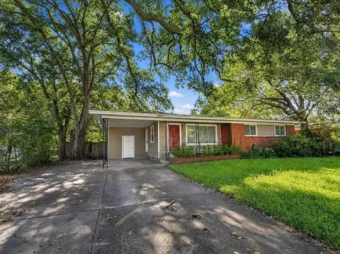 28 Palmetto Dr, Mary Esther, FL 32569