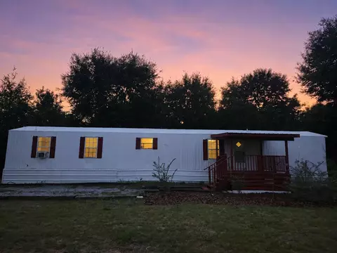 221 Leonardo Ln, Defuniak Springs, FL 32433