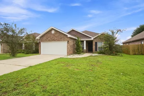 Exterior - 659 Teal St, Crestview, FL 32539 photo 2 of 7