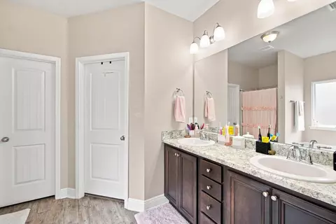 Bath - 659 Teal St, Crestview, FL 32539 photo 2 of 3