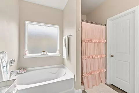 Bath - 659 Teal St, Crestview, FL 32539 photo 3 of 3