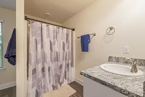 Bath - 171 Conquest Ave, Crestview, FL 32536 photo 2 of 5
