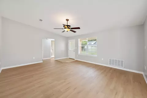 Living - 119 Palmetto Dr, Crestview, FL 32539 photo 2 of 4