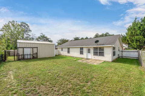 Exterior - 119 Palmetto Dr, Crestview, FL 32539 photo 4 of 8