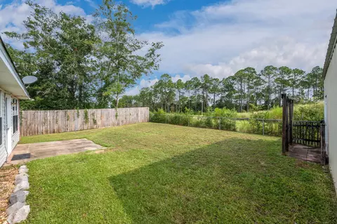 Exterior - 119 Palmetto Dr, Crestview, FL 32539 photo 5 of 8