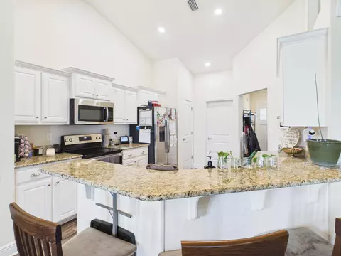 Kitchen - 5768 Marigold Loop, Crestview, FL 32539 photo 4 of 6