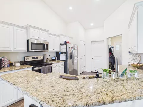 Kitchen - 5768 Marigold Loop, Crestview, FL 32539 photo 3 of 6