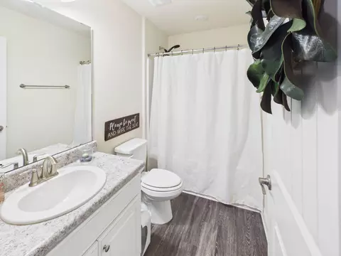 Bath - 5768 Marigold Loop, Crestview, FL 32539 photo 1 of 3