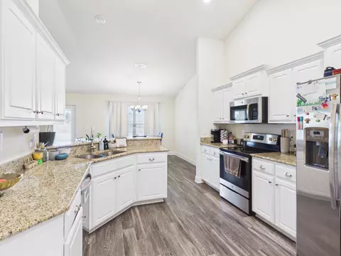 Kitchen - 5768 Marigold Loop, Crestview, FL 32539 photo 6 of 6