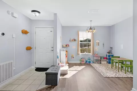 Entry Way - 404 Bobby Dr, Crestview, FL 32536 photo 1 of 3