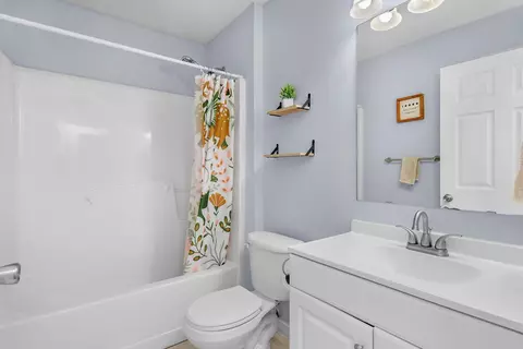 Bath - 404 Bobby Dr, Crestview, FL 32536 photo 2 of 5
