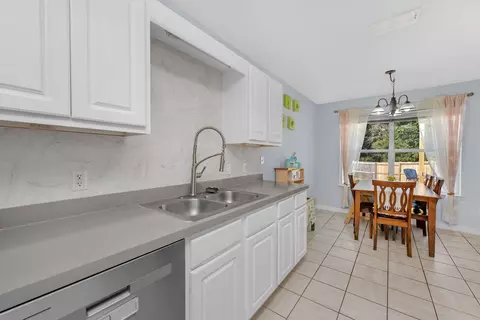 Kitchen - 404 Bobby Dr, Crestview, FL 32536 photo 2 of 3