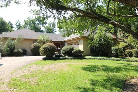 14 Hampton Cir, Niceville, FL 32578