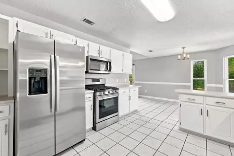 Kitchen - 129 Mill Pond Cv, Crestview, FL 32539 photo 6 of 6