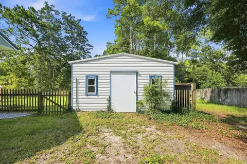 Exterior - 129 Mill Pond Cv, Crestview, FL 32539 photo 4 of 8